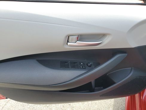Certified 2021 Toyota Corolla LE FWD image 19