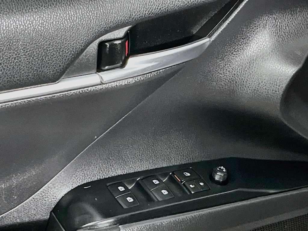Used 2019 Toyota Camry SE FWD image 14