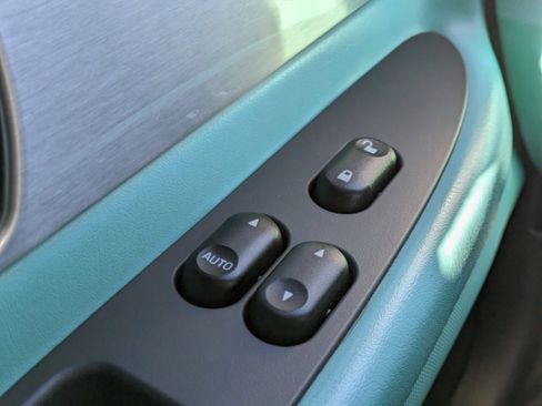 Used 2002 Ford Thunderbird image 22