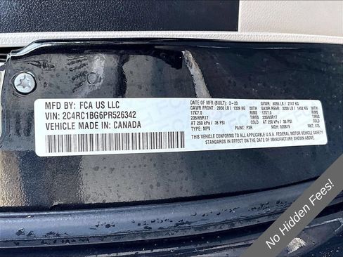 Used 2023 Chrysler Pacifica Touring-L FWD image 28