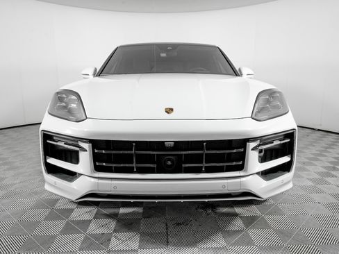 Used 2025 Porsche Cayenne GTS image 2
