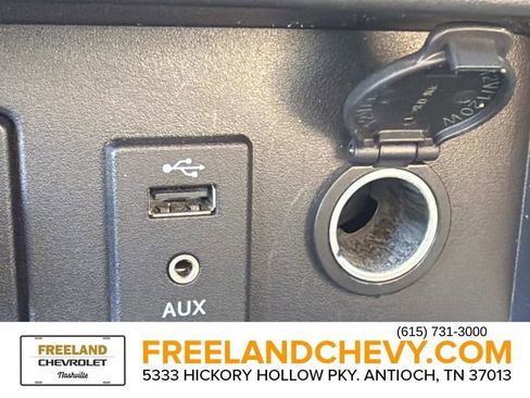 Used 2017 Nissan Titan SV image 38