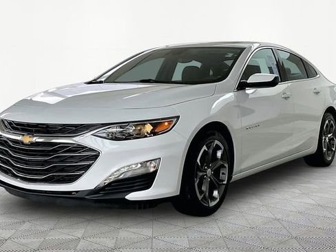 Used 2024 Chevrolet Malibu LT image 3
