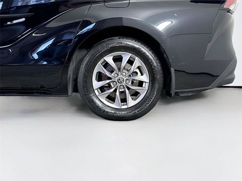 Used 2023 Toyota Sienna XLE AWD/4WD image 12