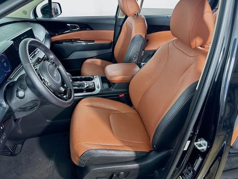 Used 2023 Kia Carnival SX Prestige image 19