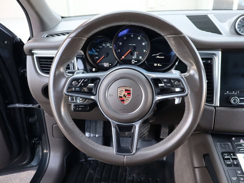 Used 2017 Porsche Macan image 18