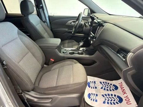 Used 2023 Chevrolet Traverse LT FWD image 13