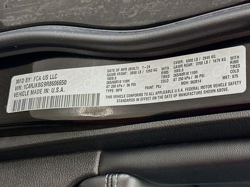 Used 2024 Jeep Grand Cherokee L Limited w/ Luxury Tech Group II image 12