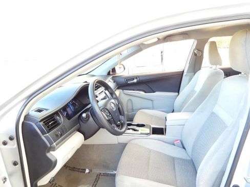 Used 2014 Toyota Camry LE image 30