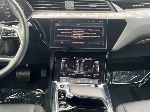 Used 2021 Audi e-tron Premium w/ Convenience Plus Package image 22