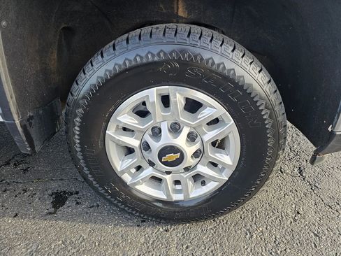 Used 2024 Chevrolet Silverado 2500 LT image 9