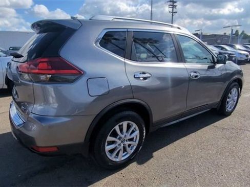 Used 2018 Nissan Rogue SV w/ Premium Package image 8