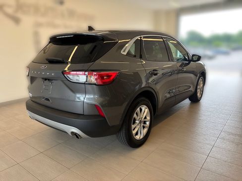 Used 2021 Ford Escape SE FWD image 2