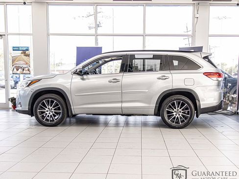 Used 2018 Toyota Highlander SE w/ Protection Package #3 AWD/4WD image 6
