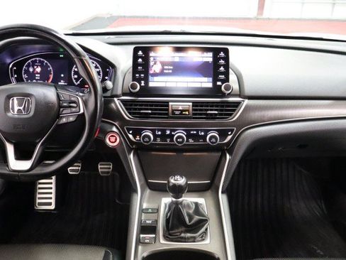 Used 2018 Honda Accord Sport image 7