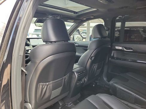 Used 2024 Hyundai Palisade Calligraphy image 16