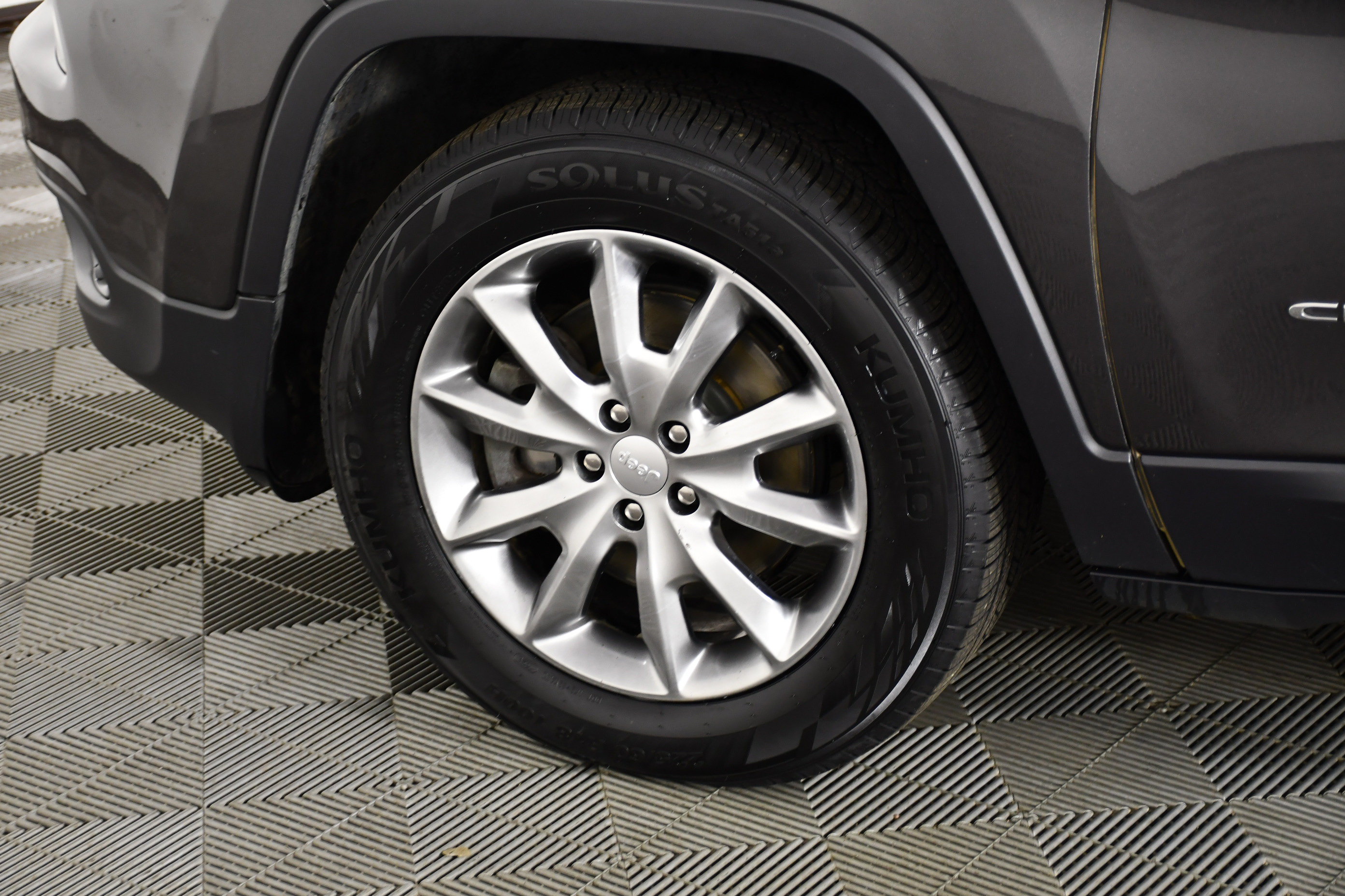Used 2018 Jeep Cherokee Limited AWD/4WD image 52