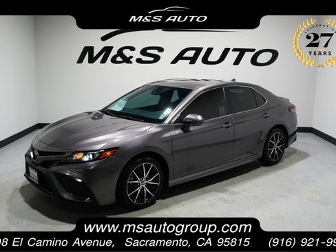 Used 2023 Toyota Camry SE image 1