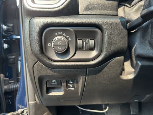 Used 2019 RAM 1500 Big Horn AWD/4WD image 17