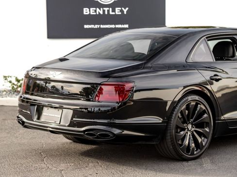Certified 2022 Bentley Flying Spur V8 image 12