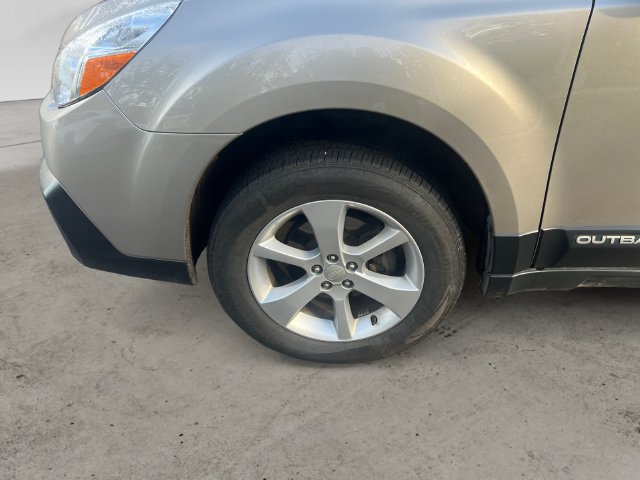 Used 2014 Subaru Outback 2.5i w/ Alloy Wheel Package AWD/4WD image 9