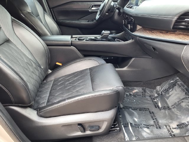 Certified 2024 Nissan Rogue Platinum w/ Platinum Premium Package AWD/4WD image 11