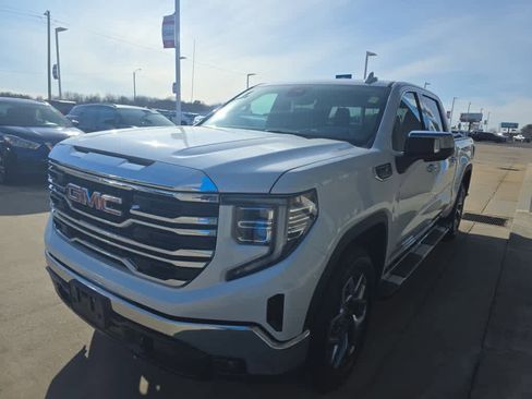 Used 2025 GMC Sierra 1500 SLT w/ SLT Premium Package image 4