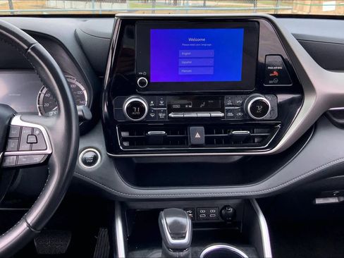 Certified 2024 Toyota Highlander LE image 7