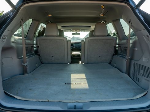 Used 2016 Toyota Highlander XLE AWD/4WD image 17