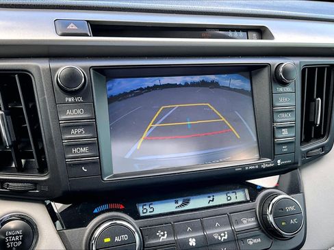 Used 2018 Toyota RAV4 XLE FWD image 27