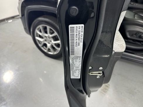 Used 2022 Jeep Compass Latitude AWD/4WD image 35