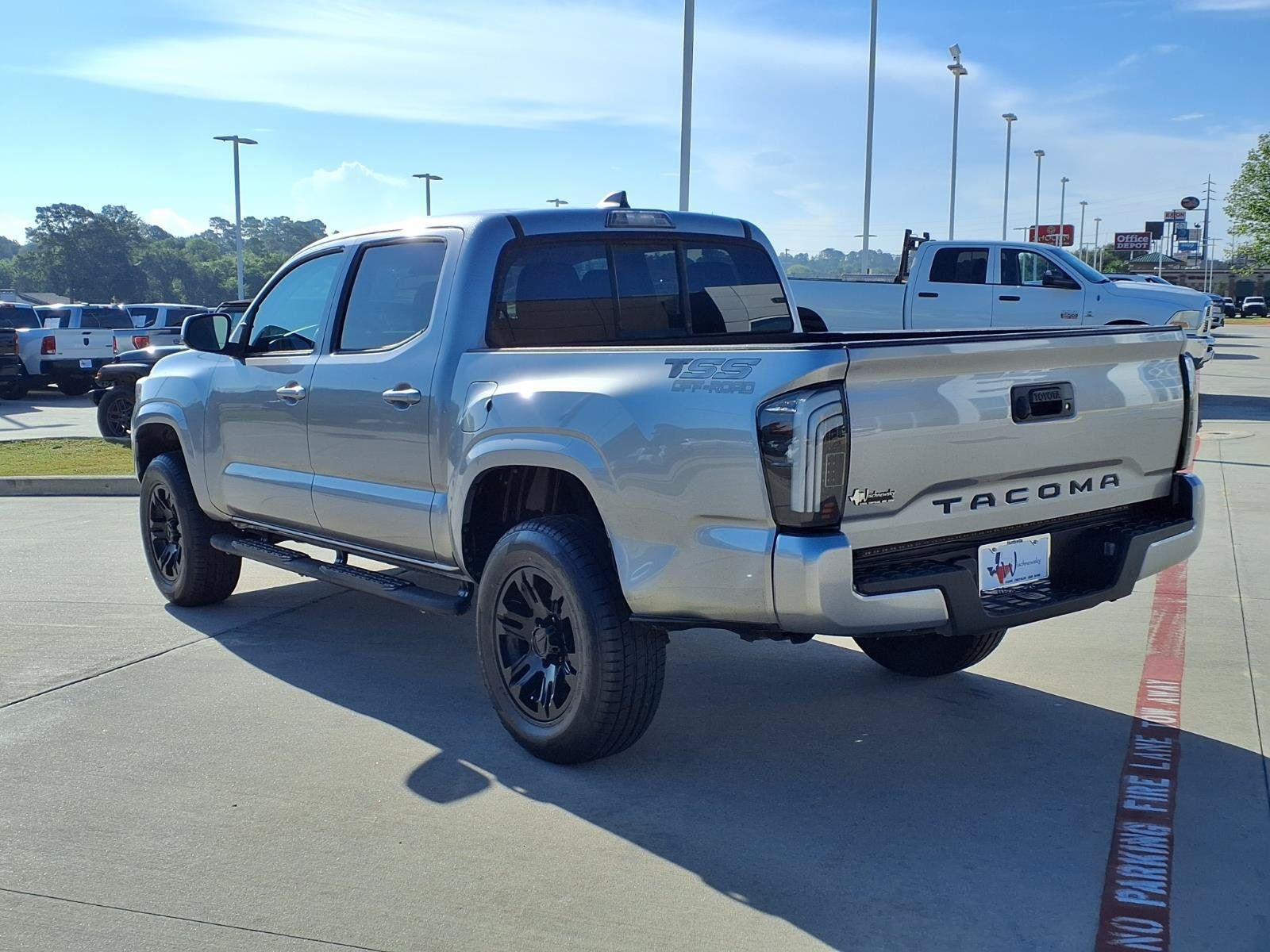 Used 2020 Toyota Tacoma SR w/ SR Convenience Package RWD image 2