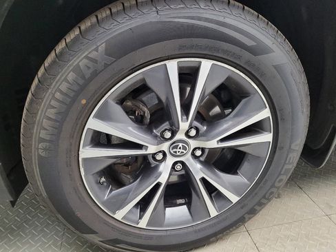 Used 2018 Toyota Highlander LE image 31