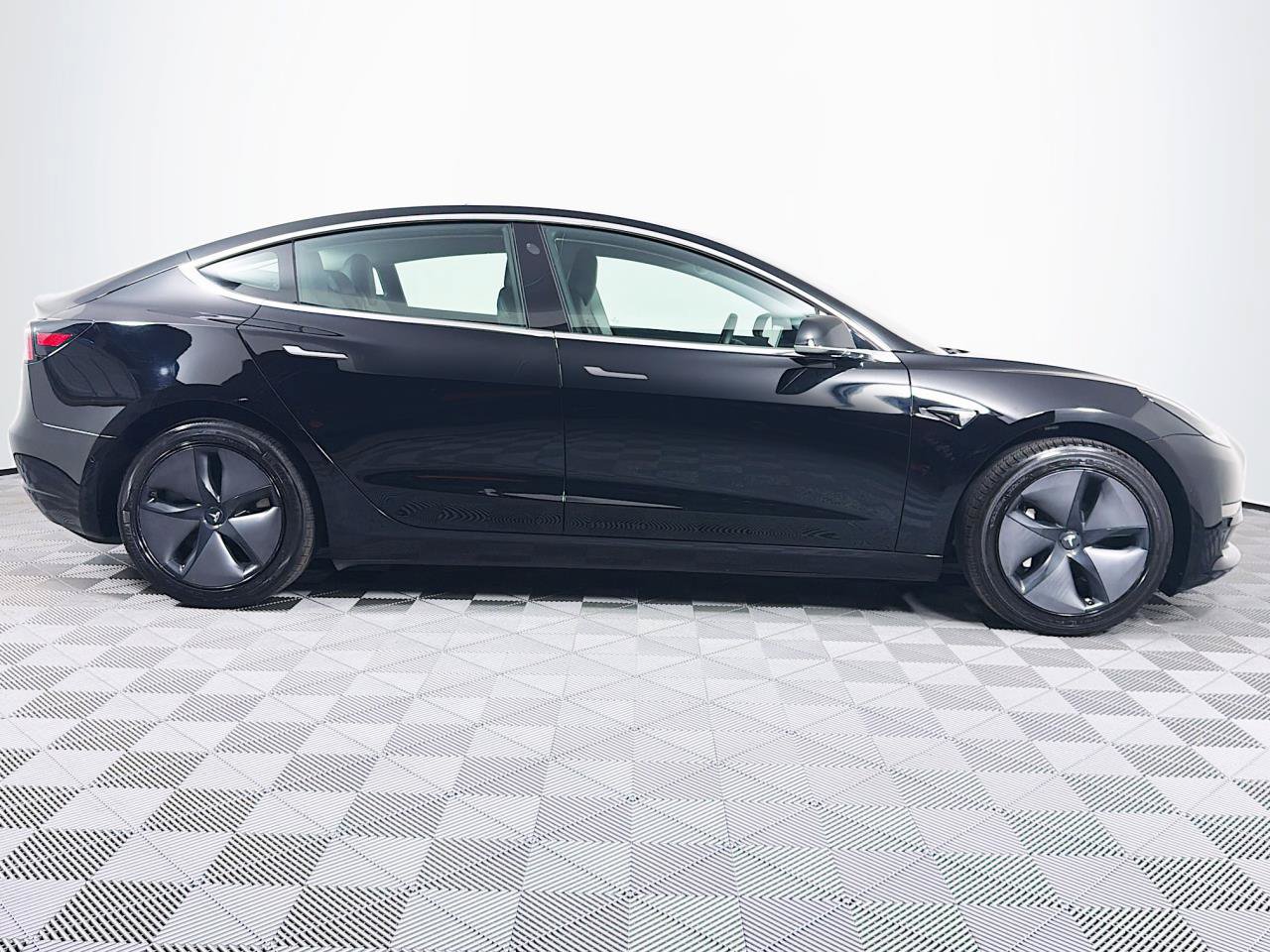 Used 2019 Tesla Model 3 Standard Range Plus RWD image 24