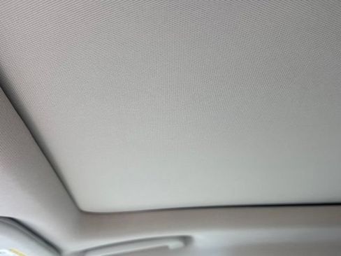 Used 2019 Ford Edge Titanium FWD image 18