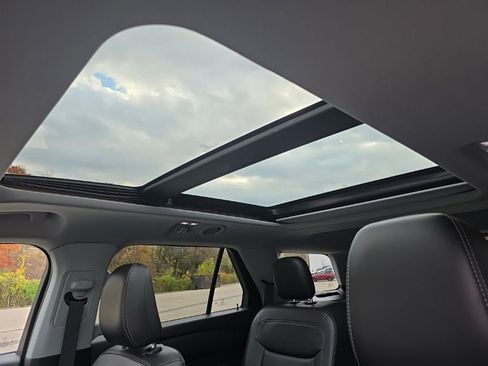 Certified 2022 Ford Explorer XLT w/ Equipment Group 202A image 40