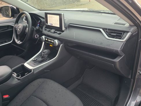Used 2025 Toyota RAV4 LE AWD/4WD image 22
