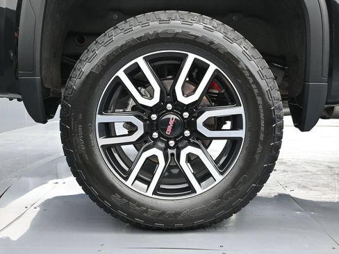Used 2024 GMC Sierra 1500 AT4 w/ AT4 Preferred Package AWD/4WD image 18