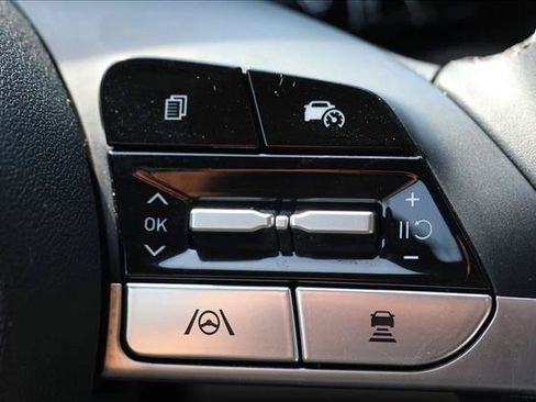 Certified 2024 Hyundai Elantra Limited FWD image 16