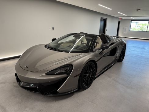 Used 2018 McLaren 570S Spider RWD image 17