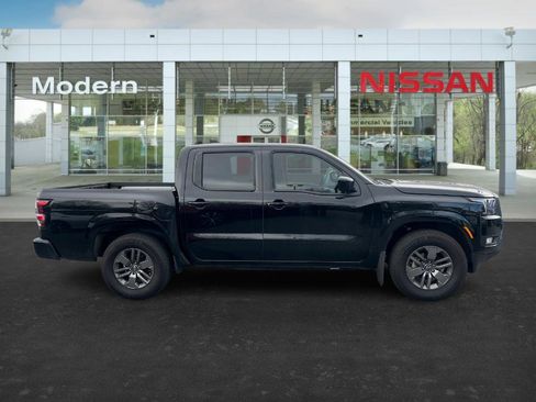 Used 2025 Nissan Frontier SV w/ SV Convenience Package image 6