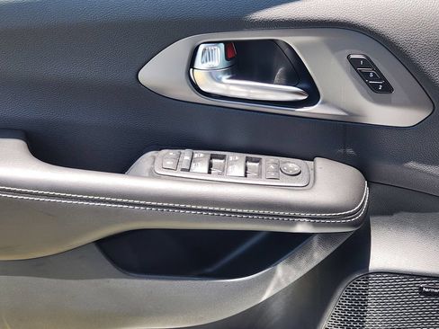 New 2027 Chrysler Pacifica Limited FWD image 16