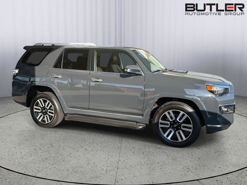 Used 2024 Toyota 4Runner Limited AWD/4WD image 4