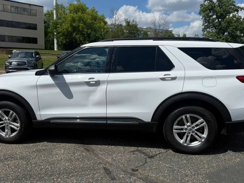 Used 2020 Ford Explorer XLT AWD/4WD image 5
