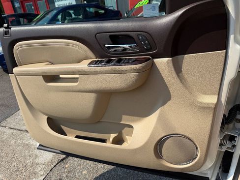 Used 2010 GMC Yukon Denali image 30