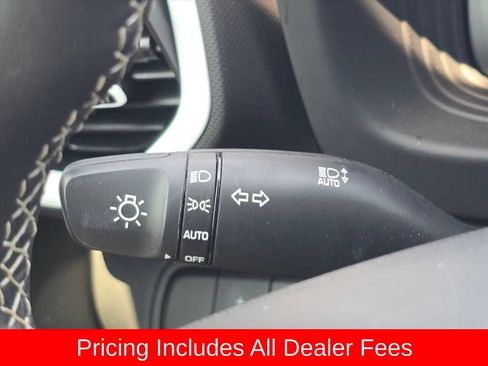 Certified 2025 Hyundai Venue Limited FWD image 25
