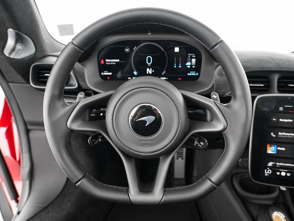 Used 2025 McLaren Artura Spider RWD image 24