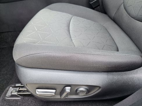 Used 2022 Toyota RAV4 XLE AWD/4WD image 22