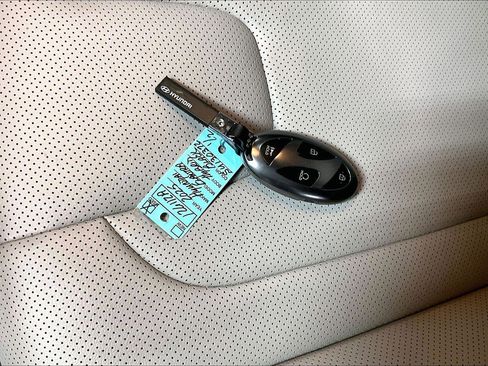 Used 2025 Hyundai Elantra Limited image 12