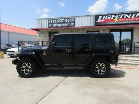 Used 2017 Jeep Wrangler Unlimited Sahara AWD/4WD image 2